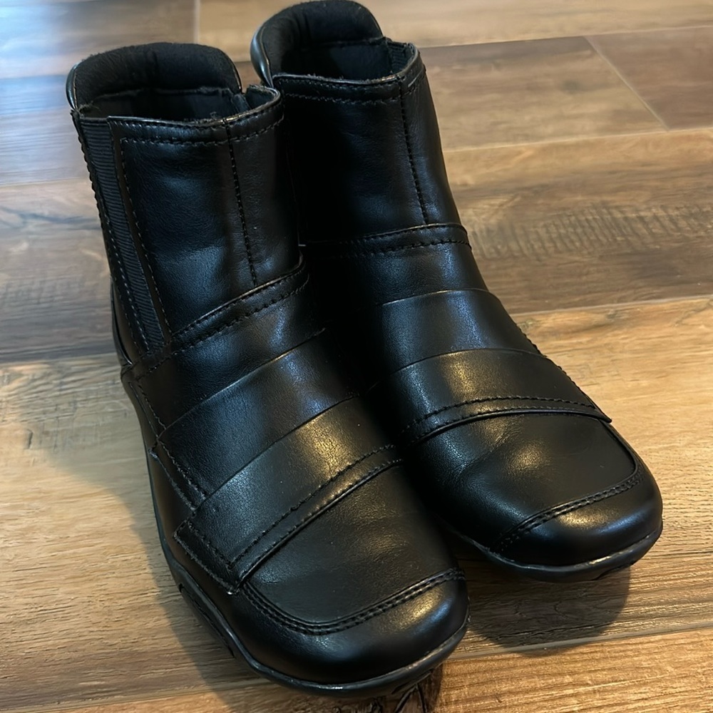 EUC Ros Hommerson Claire Black Leather Casual Ankle Boots Woman’s 6M‎